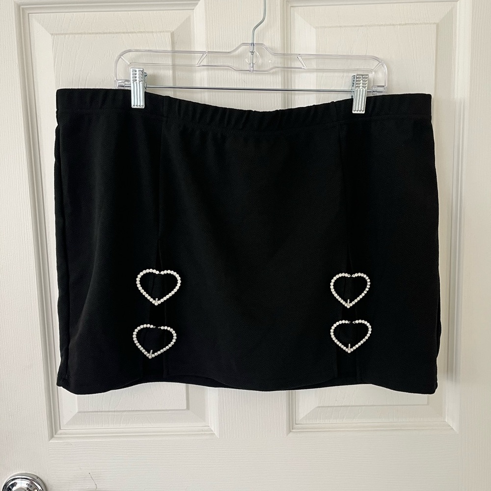 SHEIN Black Mini Skirt with Pearl Heart Accents
